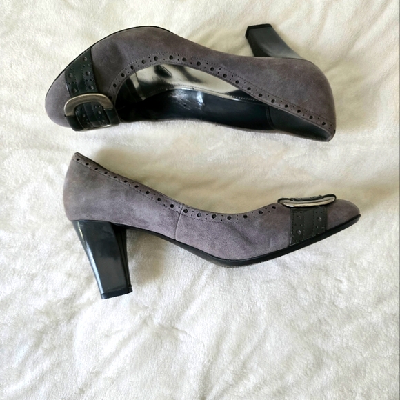 Gray Suede Buckle Pumps size 10 - Picture 5 of 14